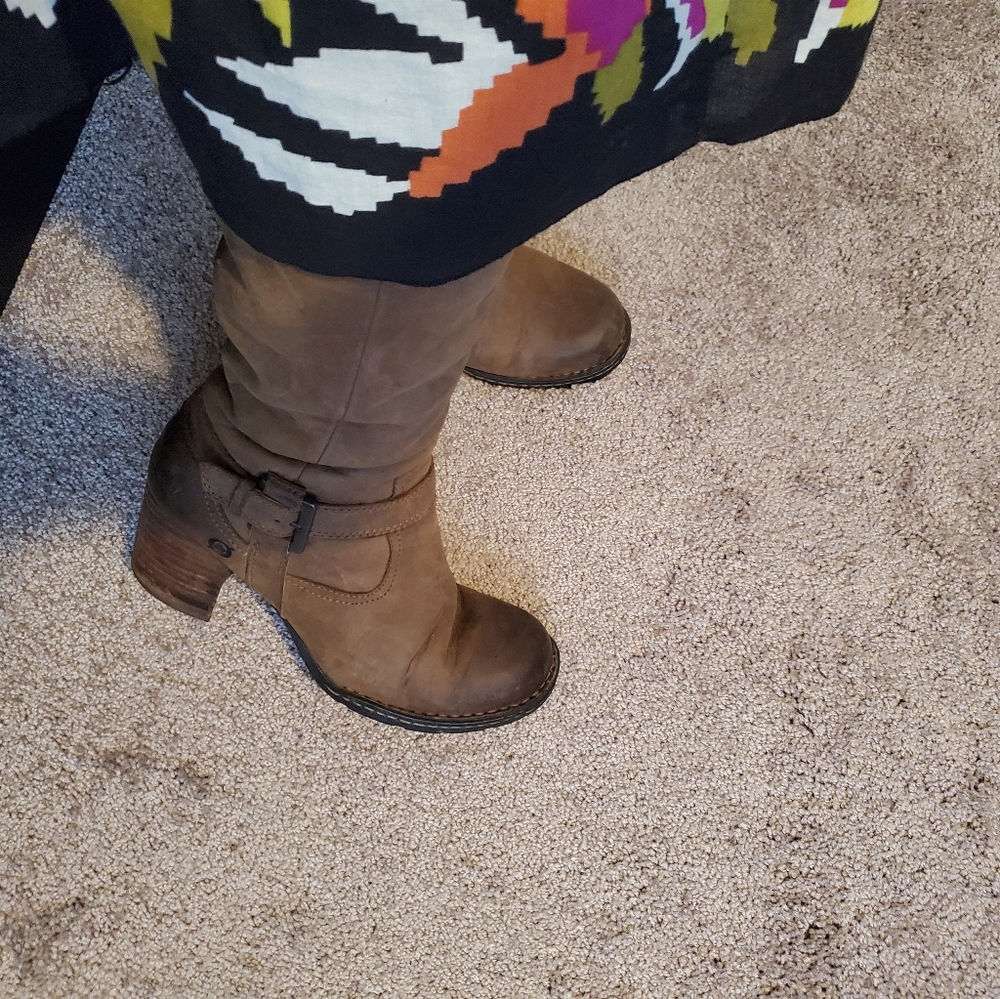 Born leather boots with shearling